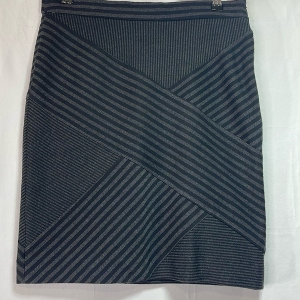 🛹 Grace knit black and charcoal gray multi stripe knit skirt: